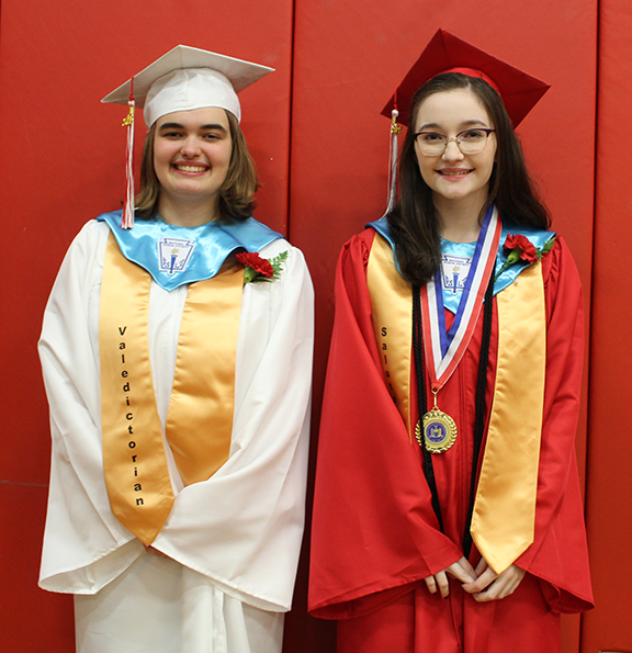 Two students pose for aphoto